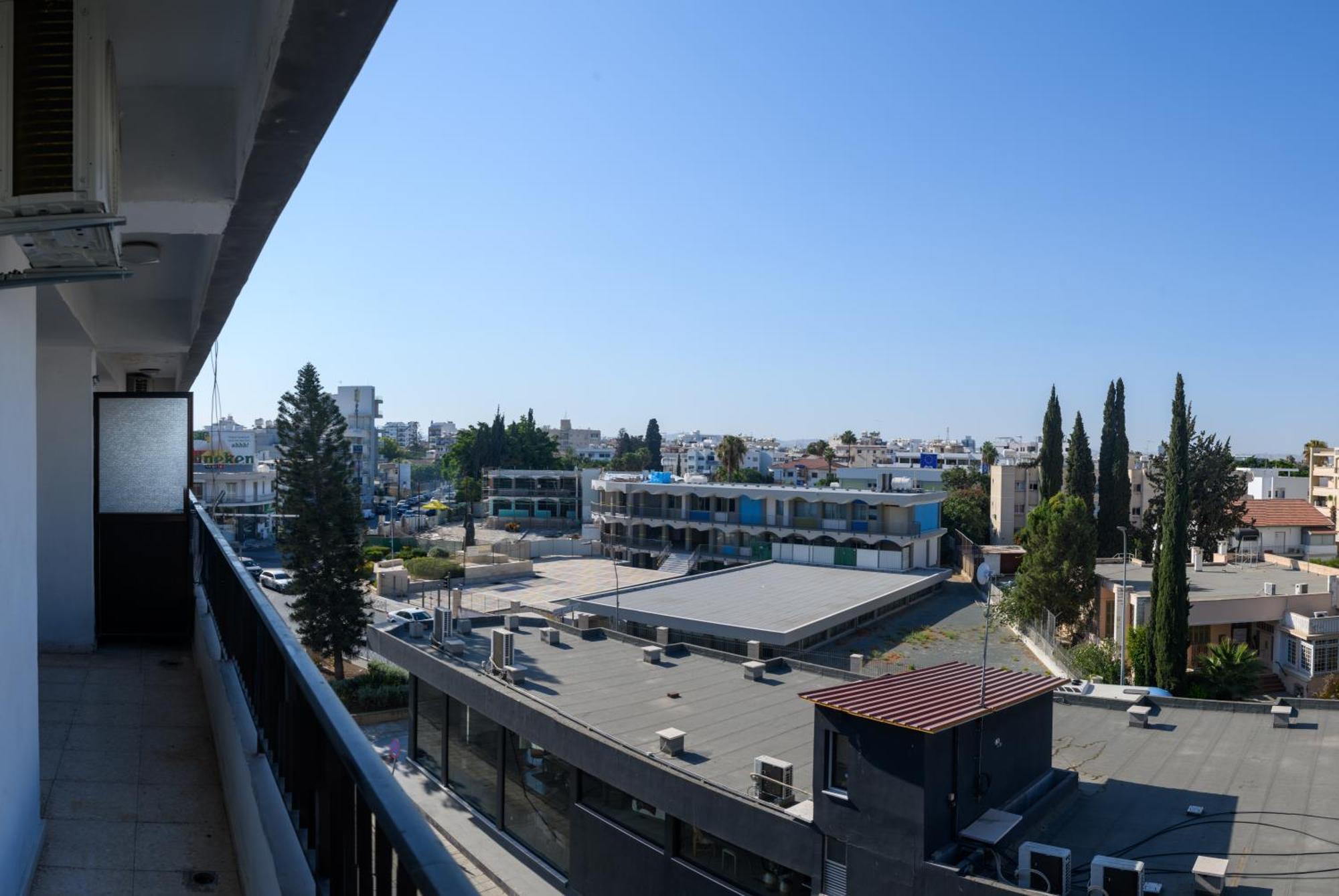 Ollies 3 Bedroom Apartment Ларнака Экстерьер фото
